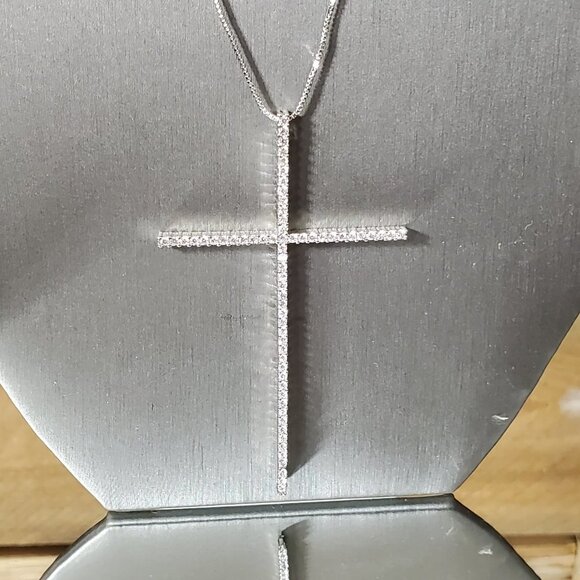 AAA White Zircon & Silver Cross Necklace - Picture 7 of 12